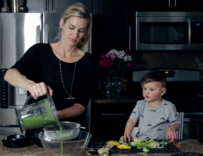 GREEN JUICE IN A BLENDER | Mini Style Hacker